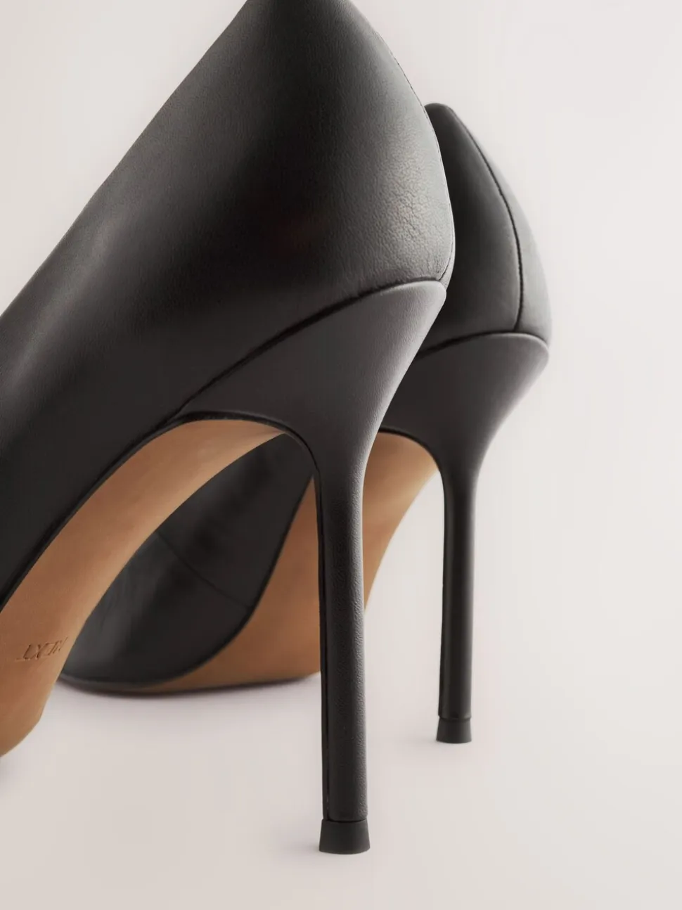 Zwart - Leren spitse pumps