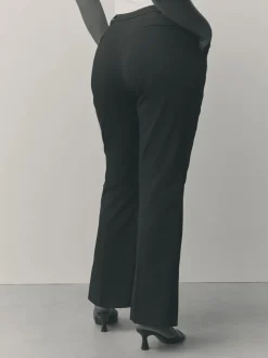 Zwart - Modieuze Hourglass broek met bootcut