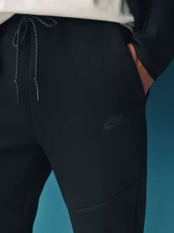Zwart - Nike Tech Fleece joggingbroek