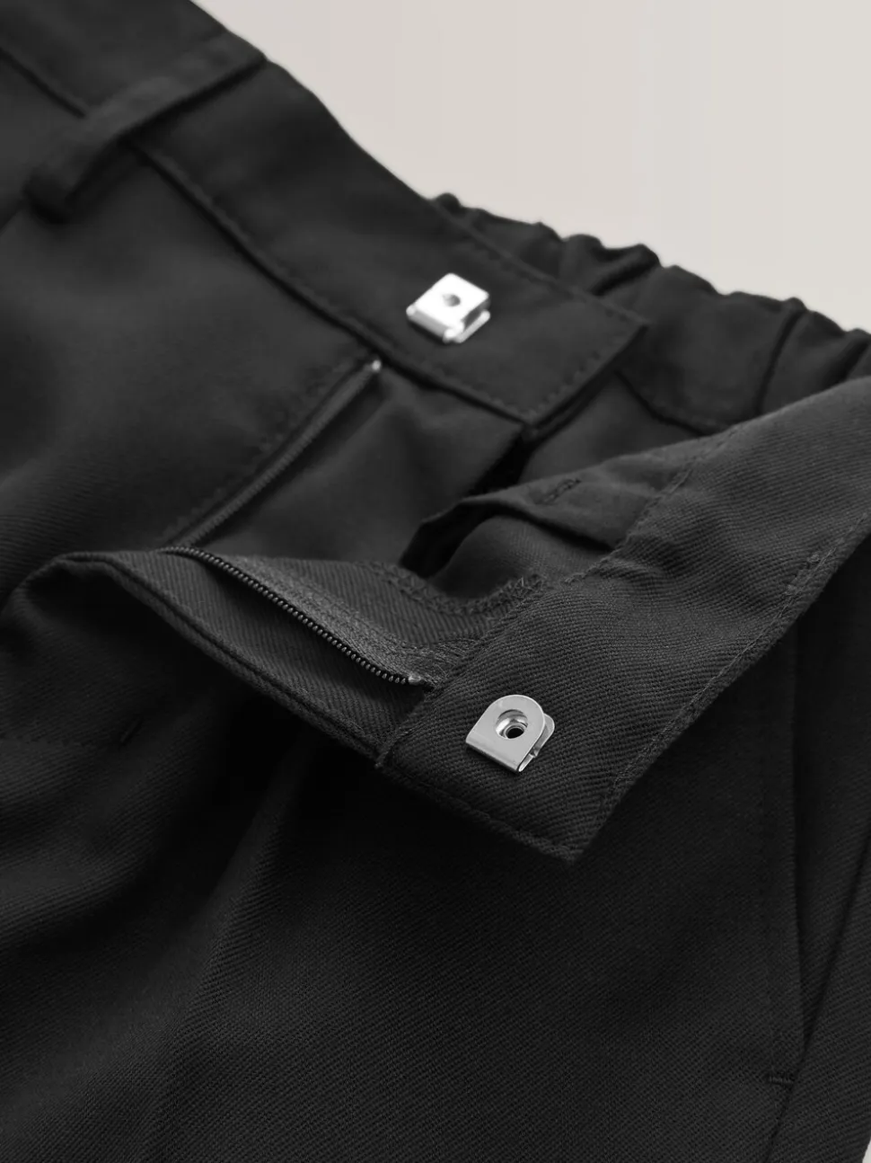 Zwart - Schoolbroek met geplooide voorkant (3-17 jr)