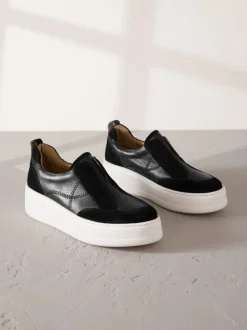 Zwart - Signature leren instapsneakers met dikke zool en plateauzool