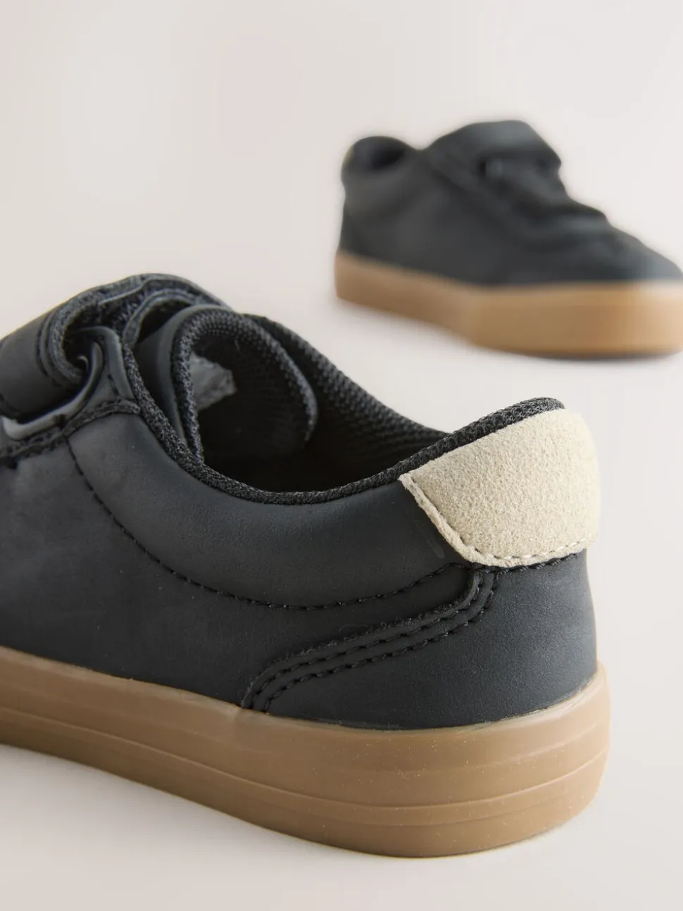 Zwart - Sneakers met klittenbandsluiting en elastische veters