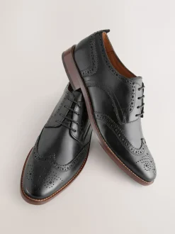 Zwart - Standaard pasvorm - Brogues van leer met contrasterende zool