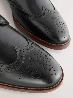 Zwart - Standaard pasvorm - Brogues van leer met contrasterende zool