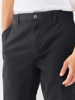 Zwart - Standaard toelopende pasvorm - Stretchy chino