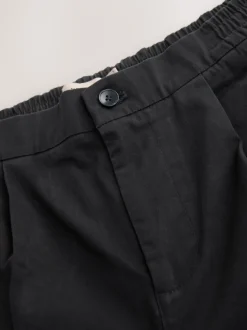 Zwart - Standaard toelopende pasvorm - Pleated Stretch Chinos Trousers With Elasticated Waist