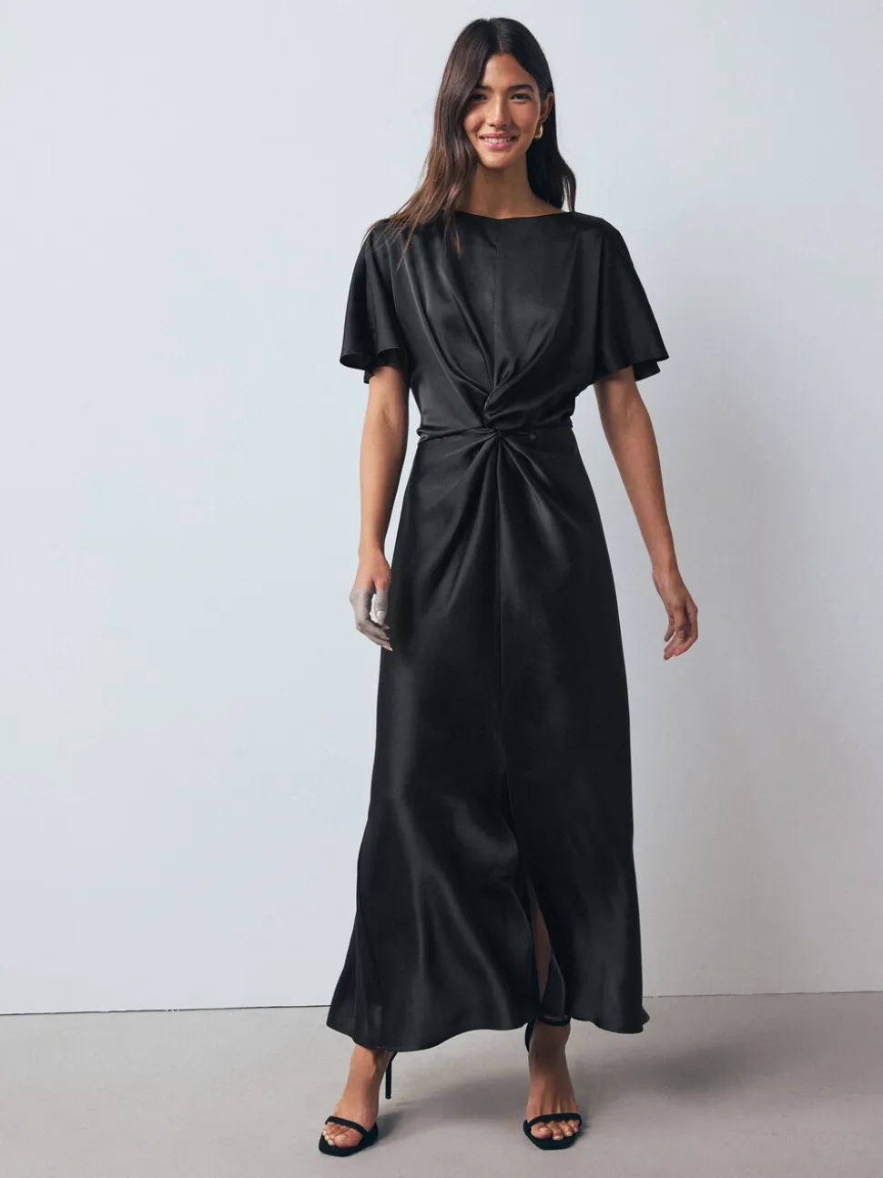 Zwart - Textured Satin Short Sleeve Twist Front Midi Dress