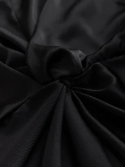 Zwart - Textured Satin Short Sleeve Twist Front Midi Dress