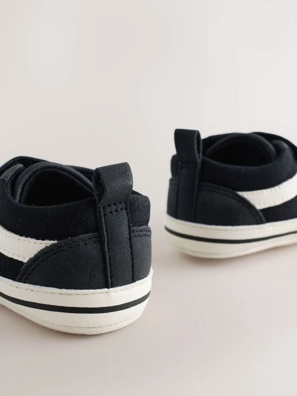 Zwart - Touch Fastening Baby Trainers (0-2mths)