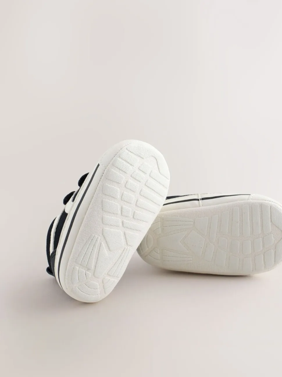 Zwart - Touch Fastening Baby Trainers (0-2mths)