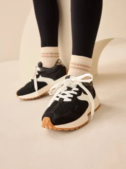 Zwart - Vetersneakers met dikke zool