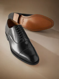 Zwart - Wijde pasvorm - Signature Leather - Oxford schoenen met neusstuk
