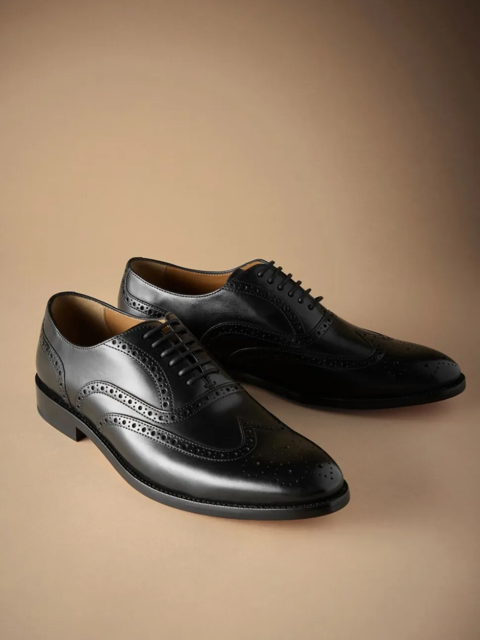 Zwart - Wijde pasvorm - Signature Italiaans leren brogues met gevleugelde neus