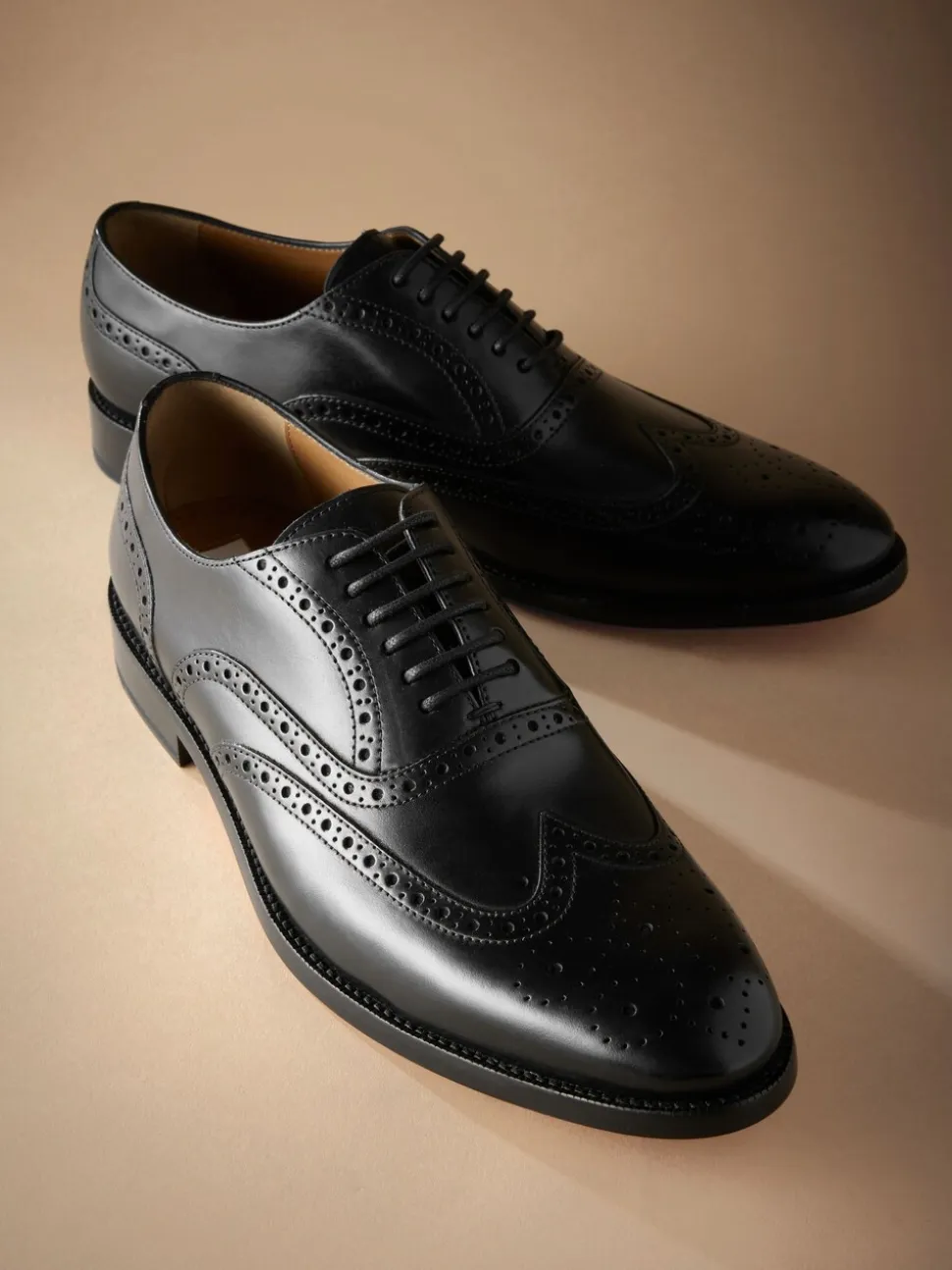 Zwart - Wijde pasvorm - Signature Italiaans leren brogues met gevleugelde neus