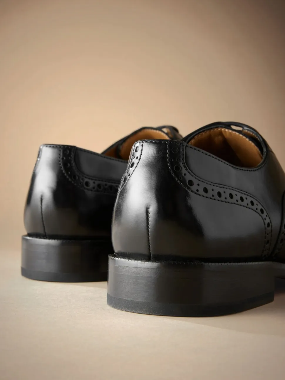 Zwart - Wijde pasvorm - Signature Italiaans leren brogues met gevleugelde neus