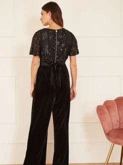Zwart - Yumi jumpsuit met engelmouwen, van fluweel en versierd met lovertjes