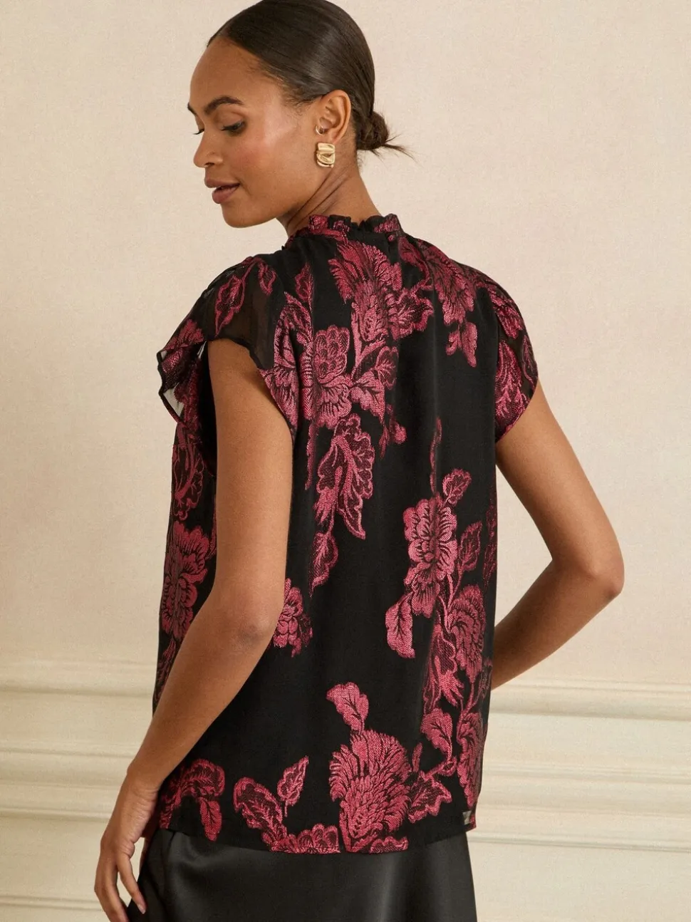 Zwart bloemenprint - Love & Roses - Metallic top met ronde hals