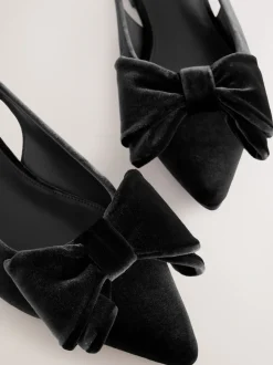 Zwart fluweel - Forever Comfort® ballerina's met strik, spitse neus en hielbandje