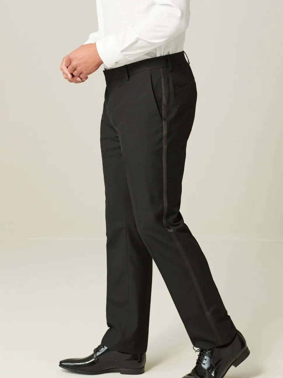 Zwart met bies - Tailored fit - Pantalon in smokingstijl