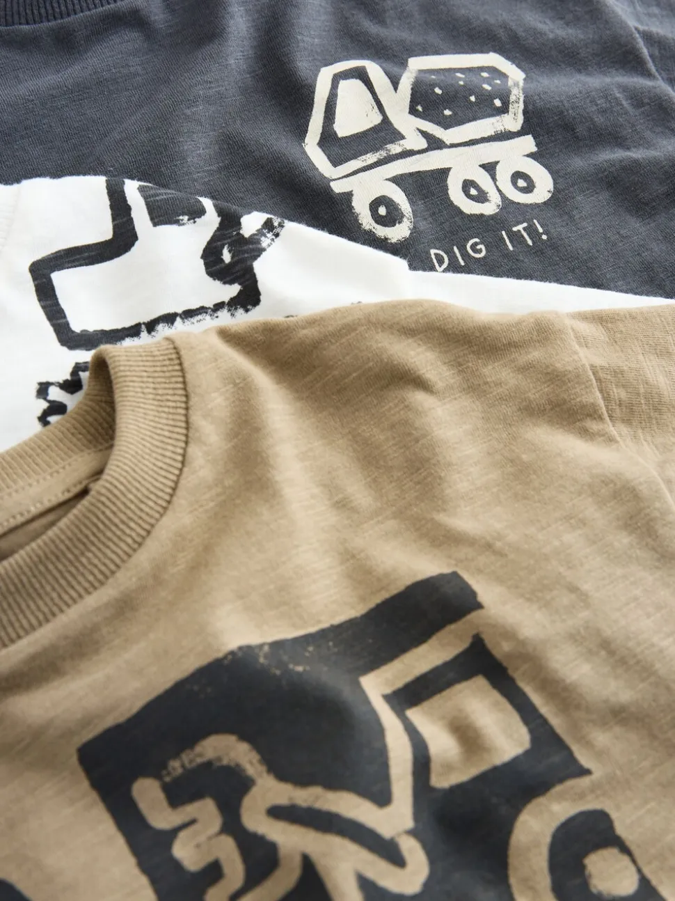 Zwart met graafmachine - Short Sleeve All Over Graphic Print T-Shirts 3 Pack (3mths-7yrs)