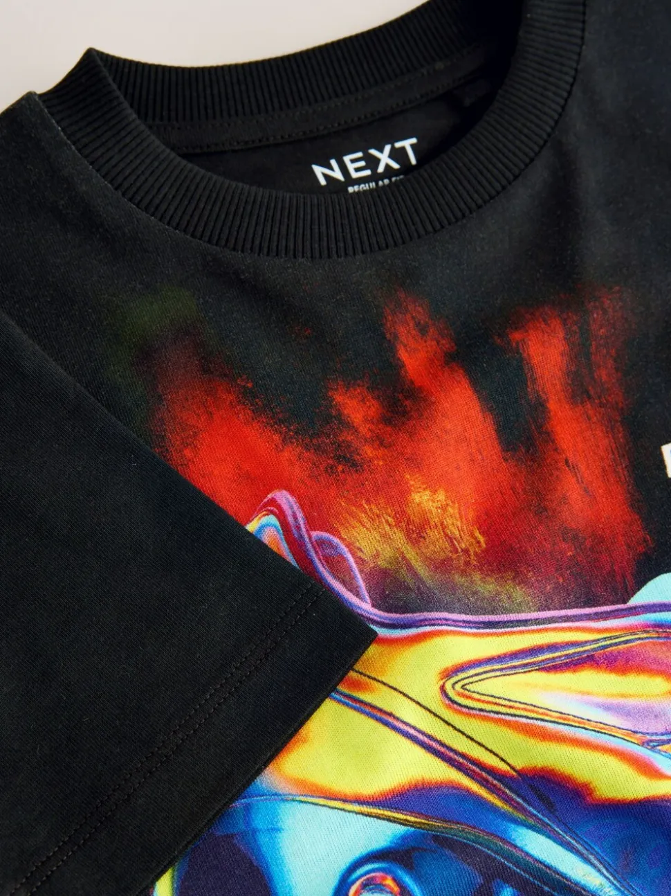 Zwart met voetbal - T-shirt met normale pasvorm, korte mouwen en all-over print (3-16jr)