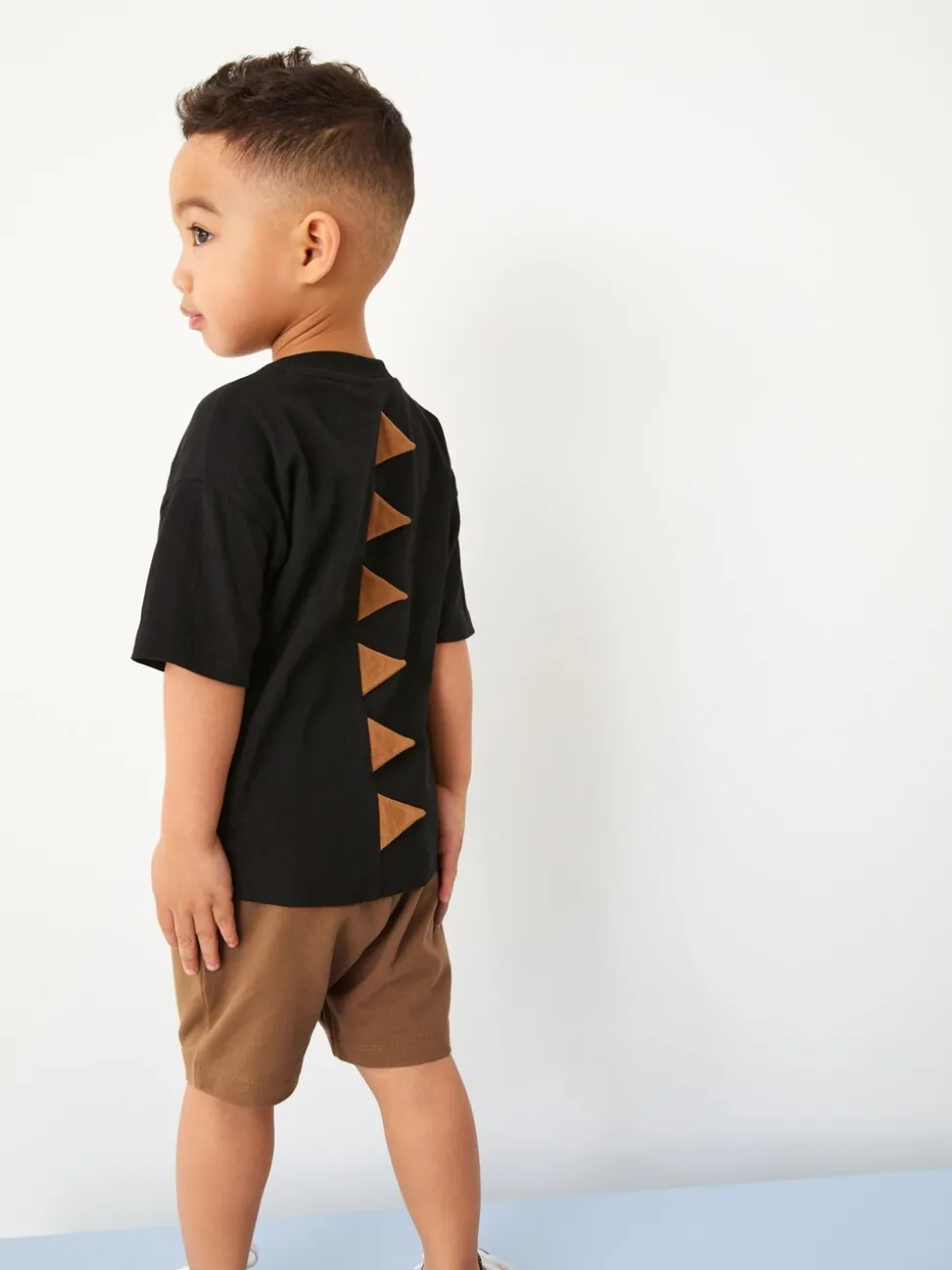 Zwart/lichtbruine dinosaurus - Set van 2 T-shirts met korte mouwen en shorts (3 mnd - 7 jr) (3 mnd - 7 jr)